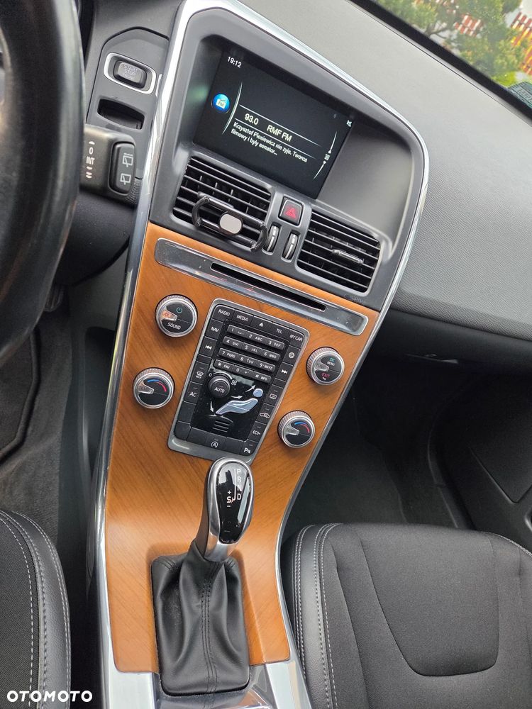 Volvo XC 60 D3 Drive-E Momentum - 6