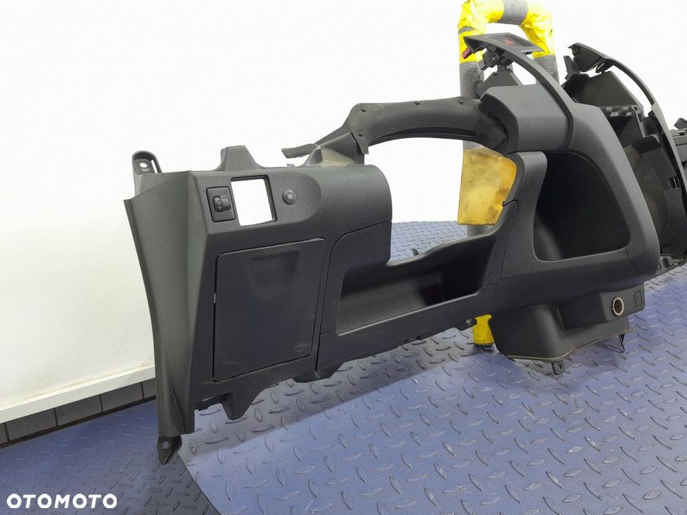 TOYOTA YARIS II LIFT SPÓD DESKI ROZDZIELCZEJ DOLNY KOKPIT - 2