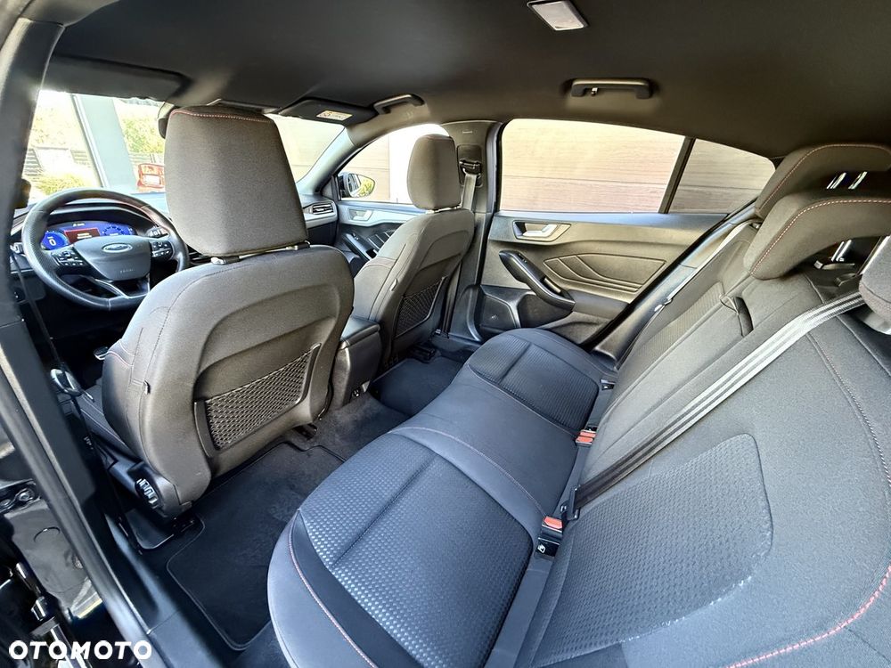 Ford Focus 1.0 EcoBoost Hybrid ST-LINE DESIGN - 17