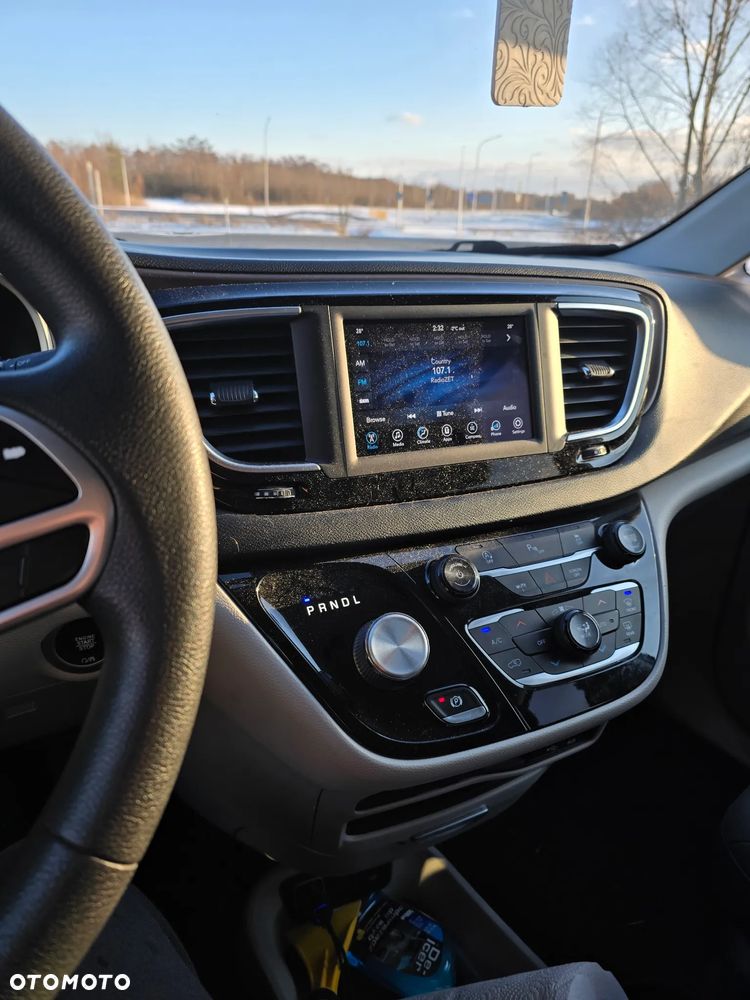 Chrysler Pacifica - 2