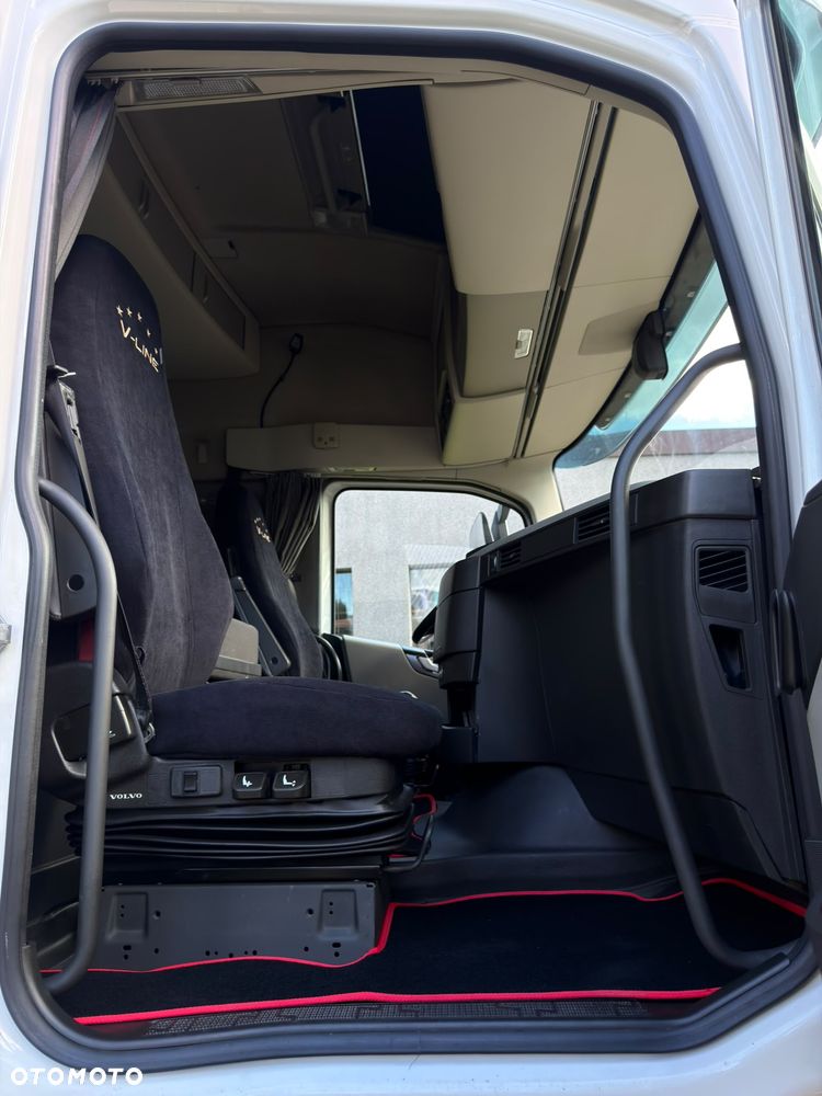 Volvo FH GLOBETROTTER - 21