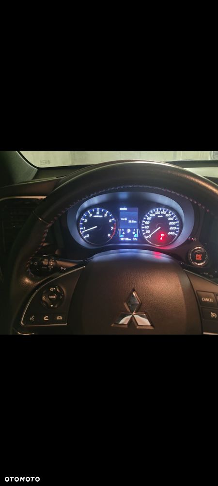 Mitsubishi Outlander - 14
