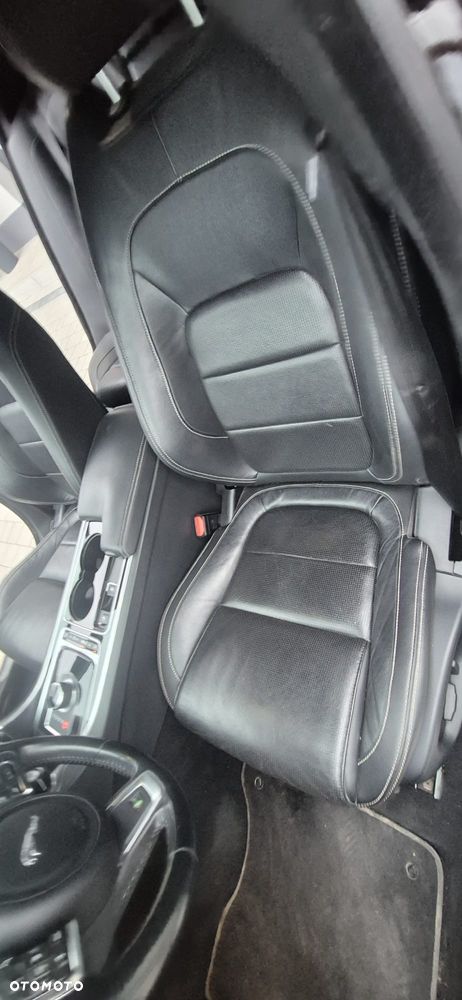 Jaguar XE 20d AWD R-Sport - 18