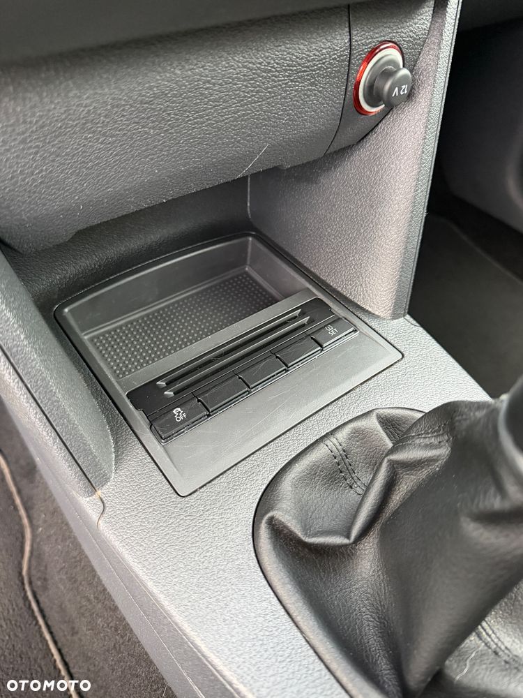 Volkswagen Touran - 27