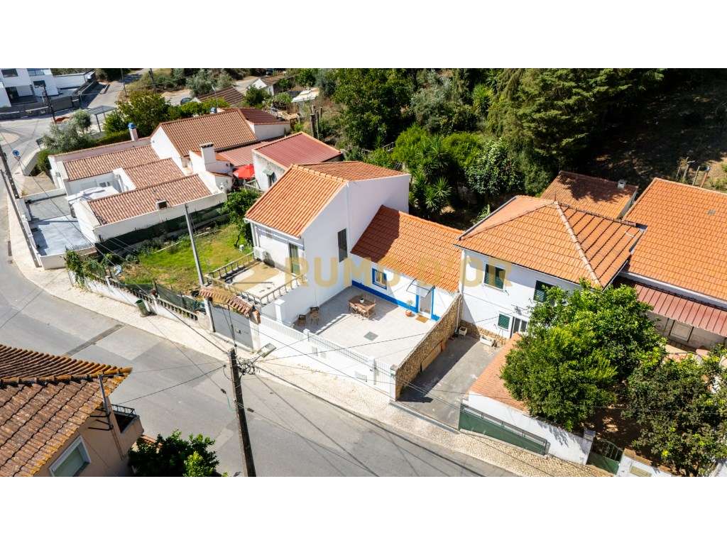 Moradia T1 Renovada com Amplo Logradouro a 5 Minutos de Alenquer - Grande imagem: 4/12