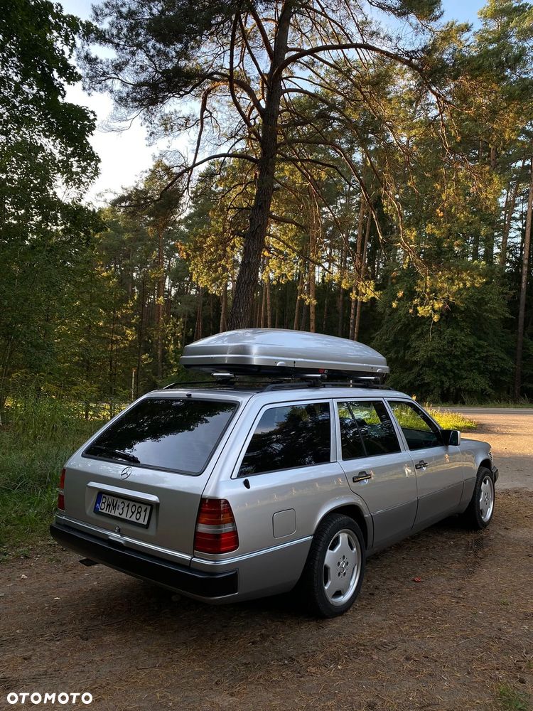 Mercedes-Benz Klasa E 300 TD Turbo 4Matic - 7