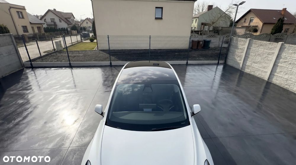 Tesla Model Y - 16