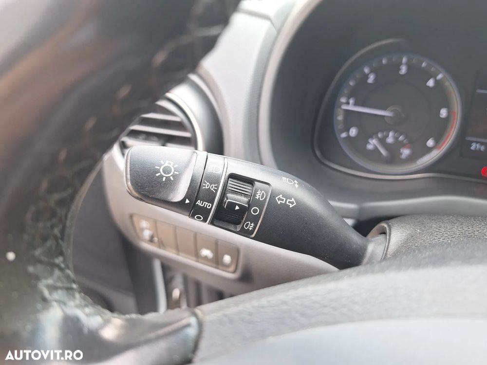 Hyundai KONA - 15
