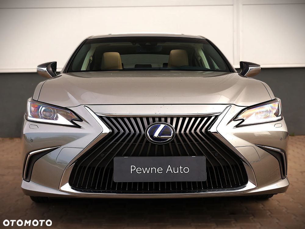 Lexus ES - 10