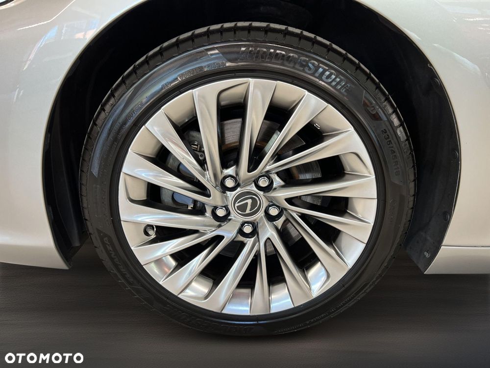 Lexus ES 300h Omotenashi - 24