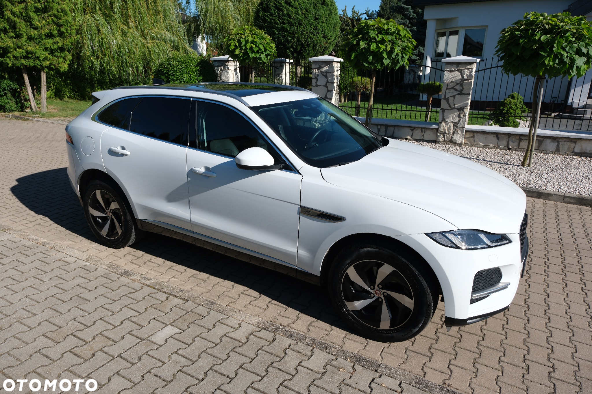 Jaguar F-Pace P250 AWD R-Dynamic SE - 4