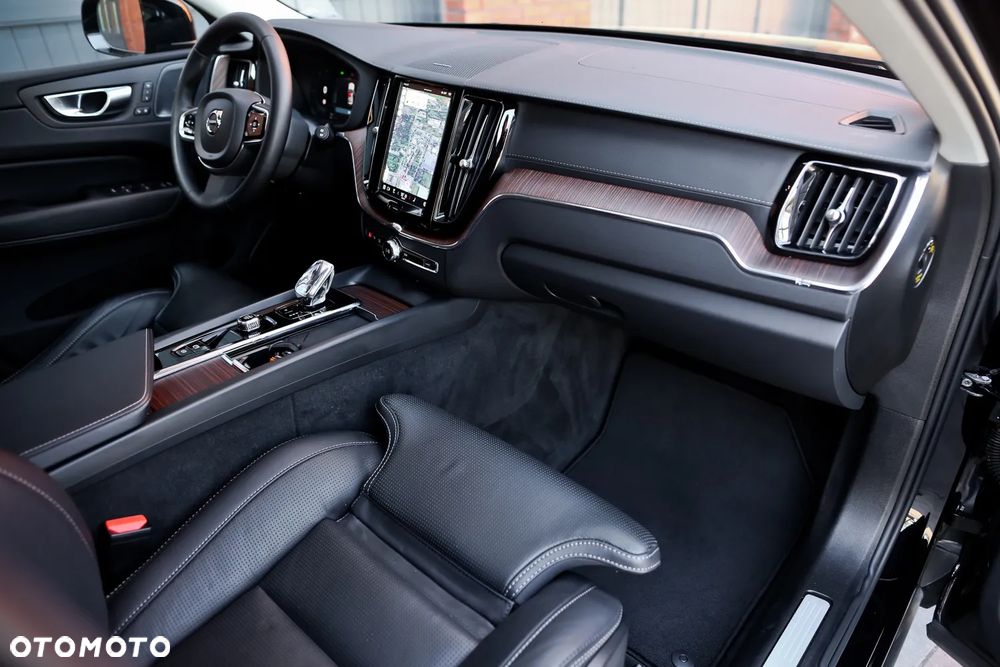 Volvo XC 60 B4 D AWD R-Design - 21