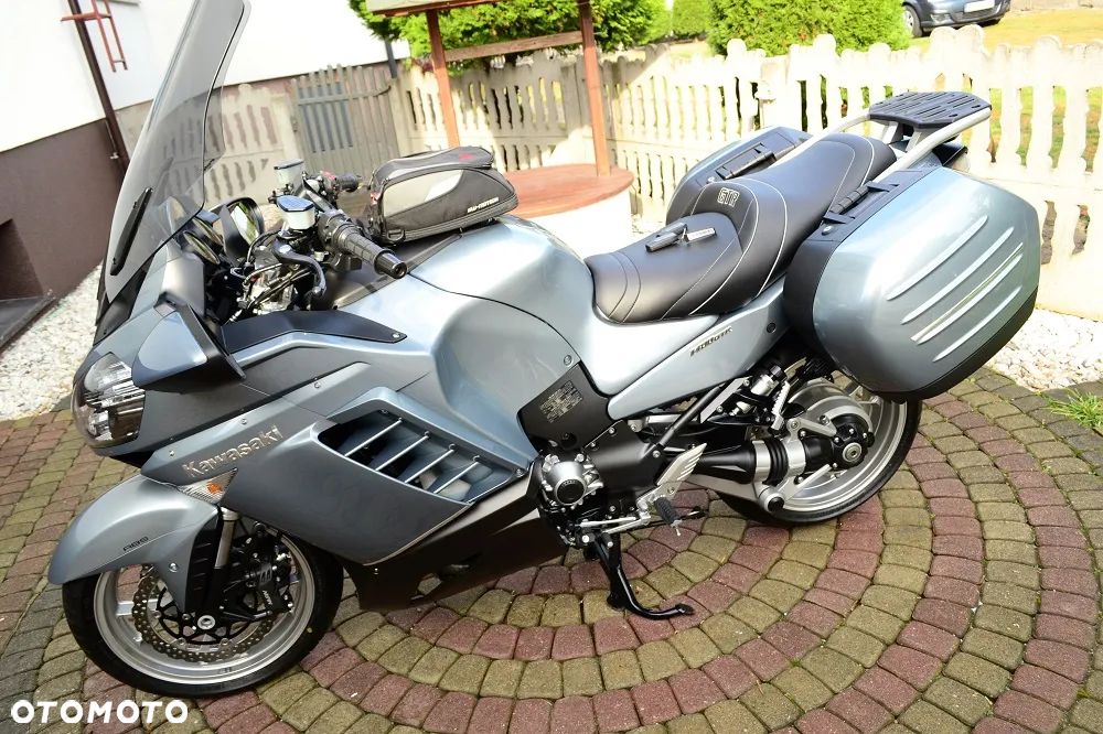 Kawasaki GTR - 22