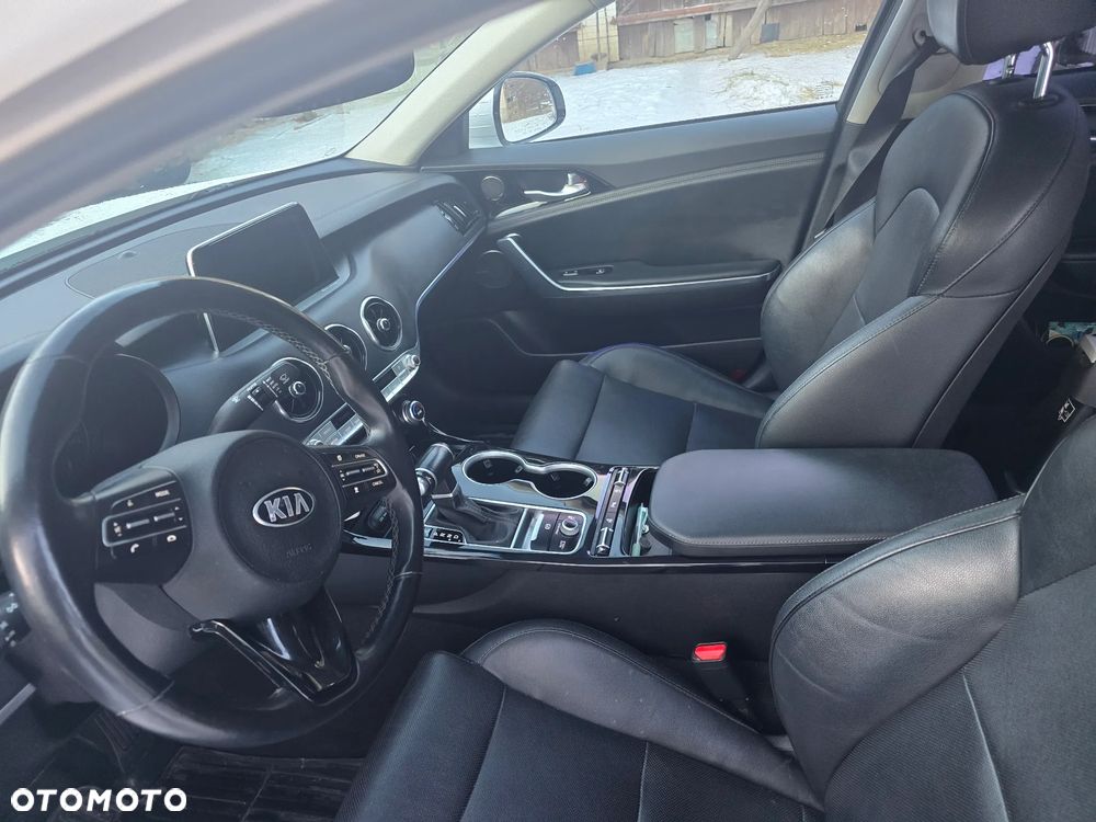Kia Stinger 2.0 T-GDI GT Line - 13