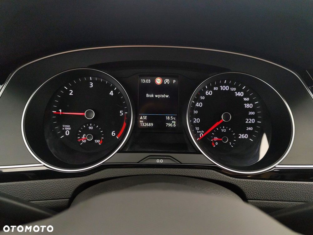 Volkswagen Passat - 25