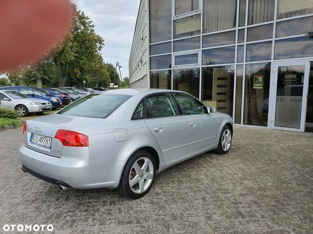 Audi A4 Limousine - 4