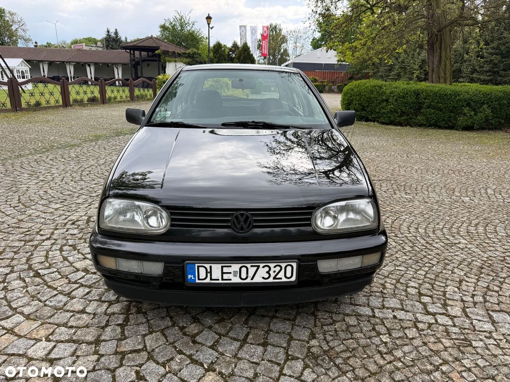 Volkswagen Golf 1.8 GL - 11