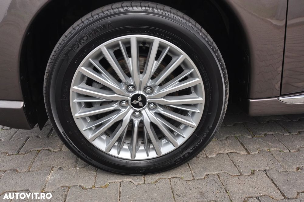 Mitsubishi Outlander PHEV 2.4 L 4X4 Instyle - 12