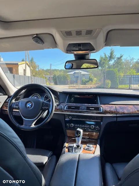 BMW Seria 7 740d xDrive - 28