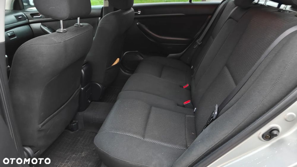 Toyota Avensis 1.8 VVT-i Luna - 8