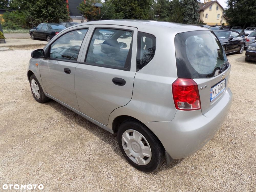 Chevrolet Aveo - 4