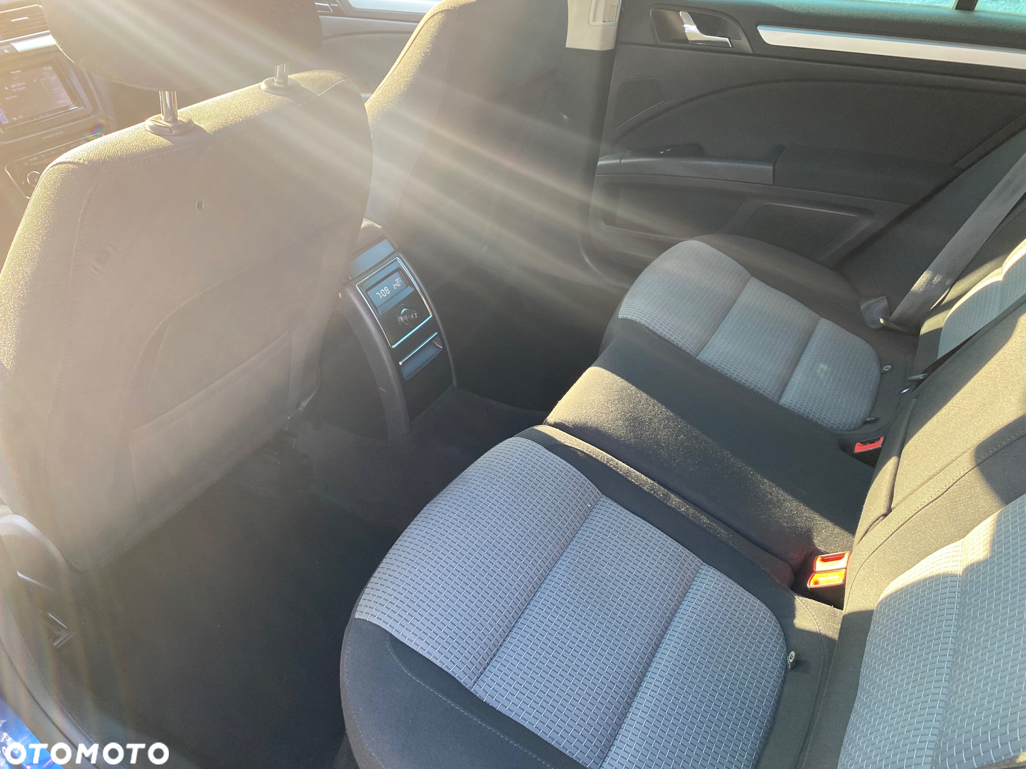 Skoda Superb 2.0 TDI Ambition - 27