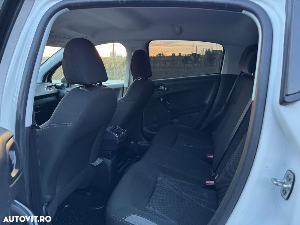Peugeot 208 - 14