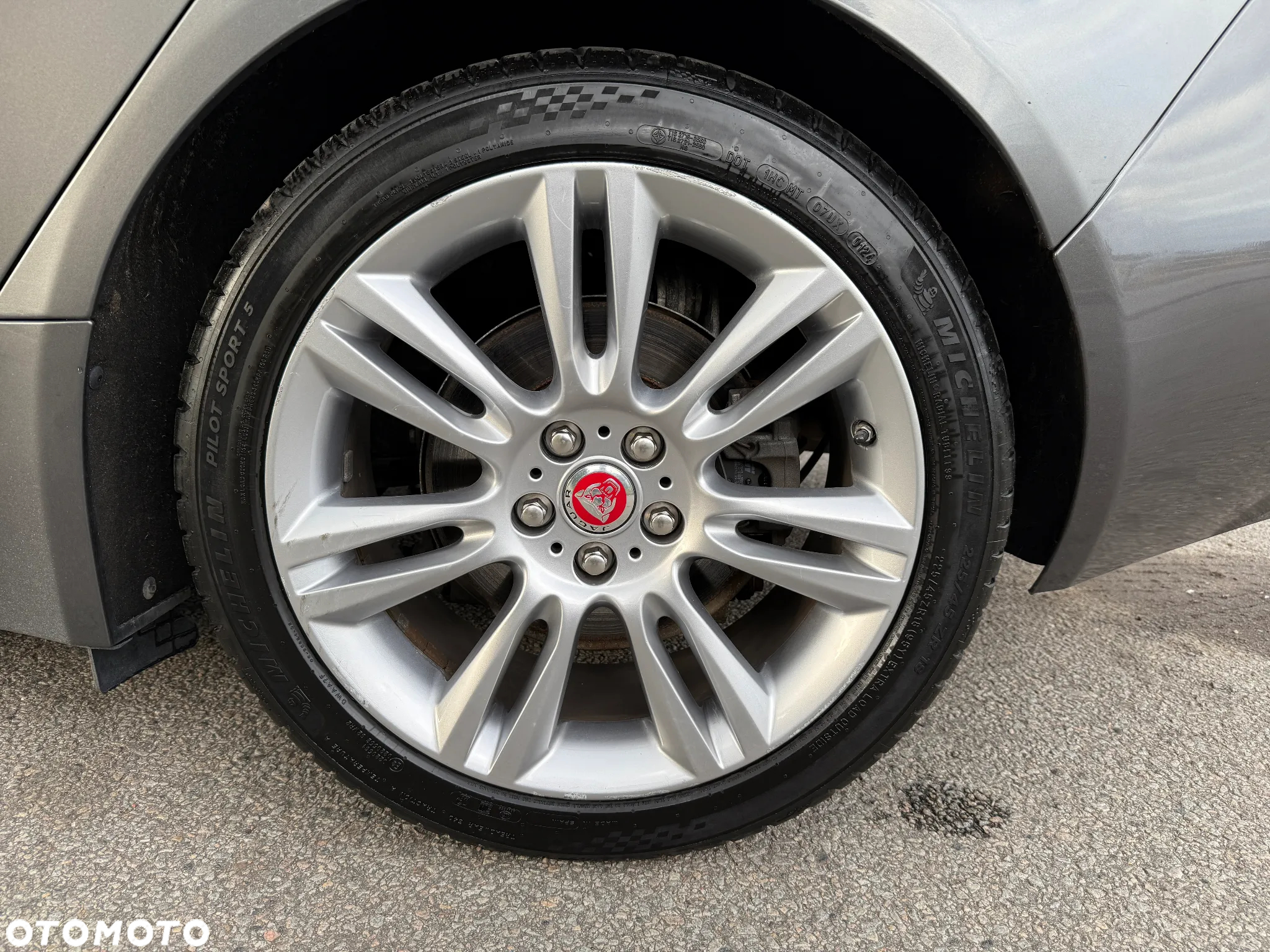 Jaguar XE - 9