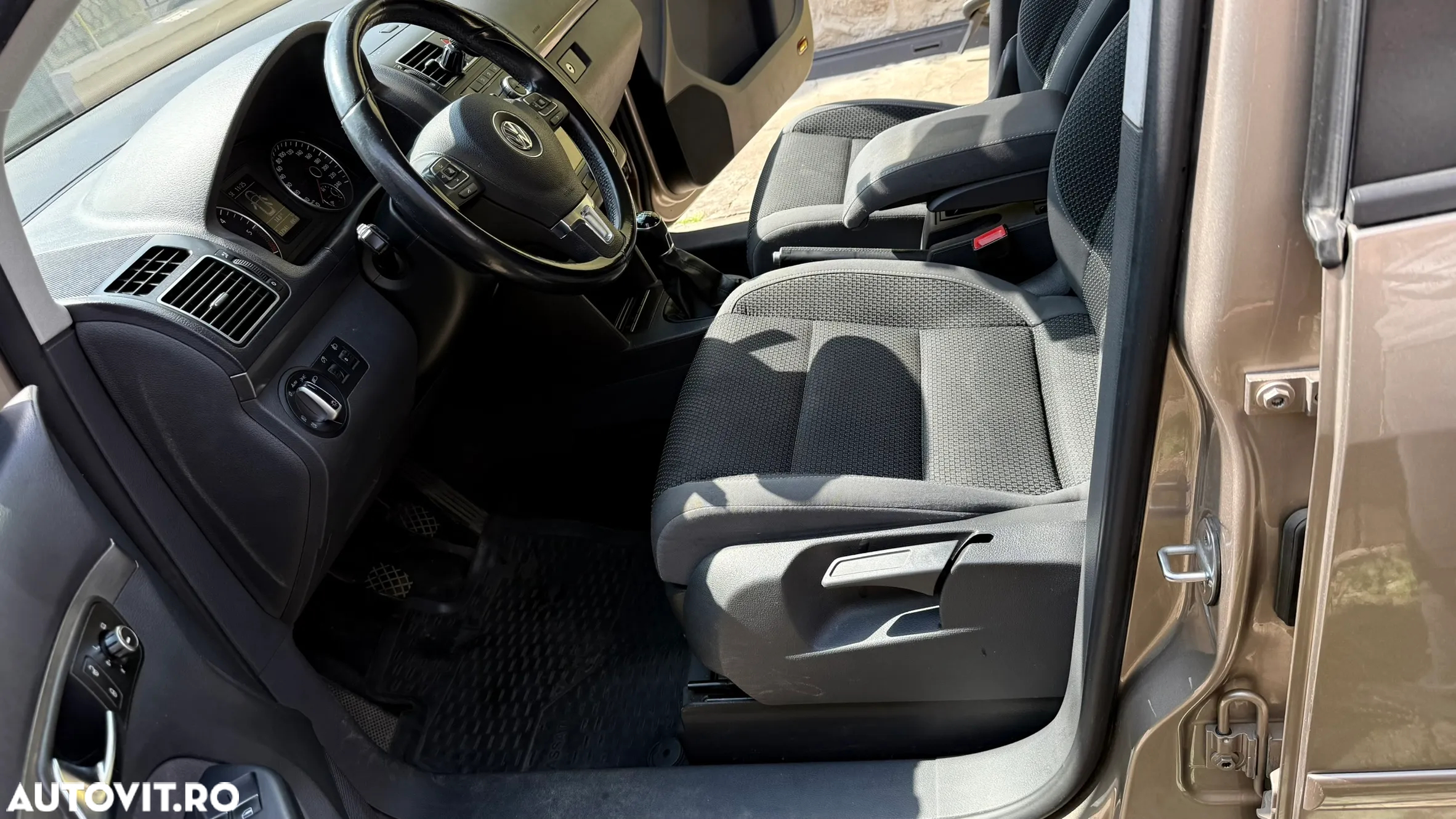 Volkswagen Touran 1.6 TDI BlueMotion Technology Comfortline - 16