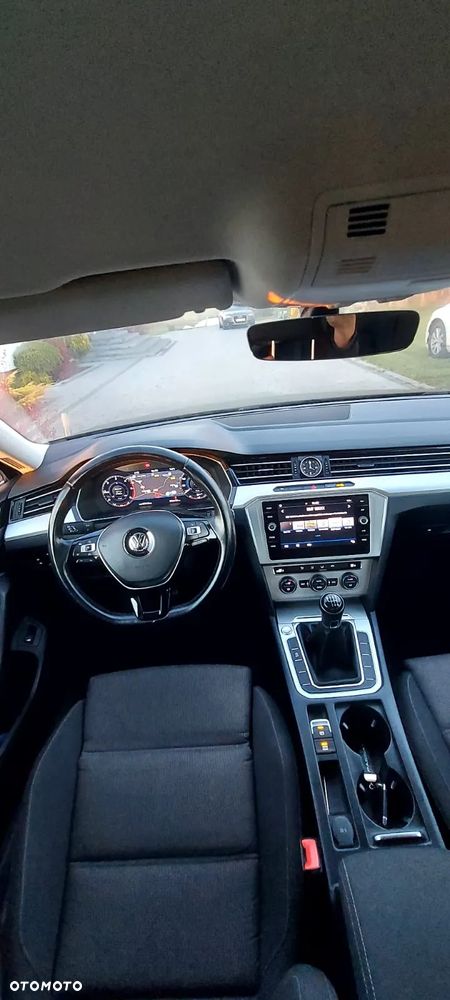 Volkswagen Passat Variant 2.0 TDI BMT Trendline - 17