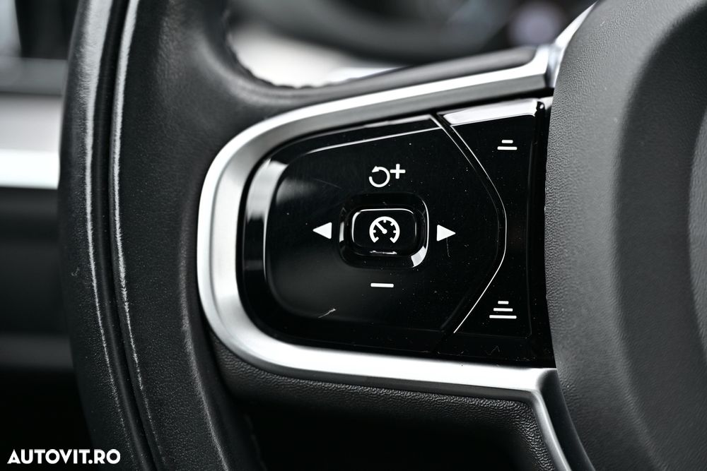 Volvo XC 60 B4 MHEV AT8 AWD Inscription - 31