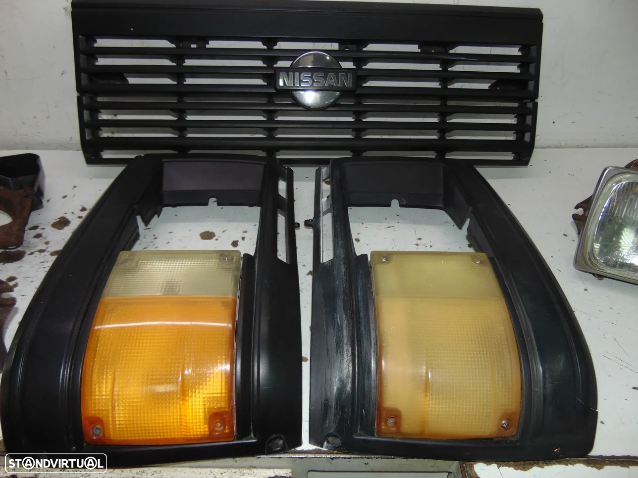 Nissan Urvan grelha frontal - 6