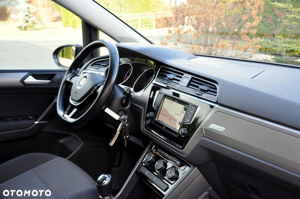 Volkswagen Touran - 18