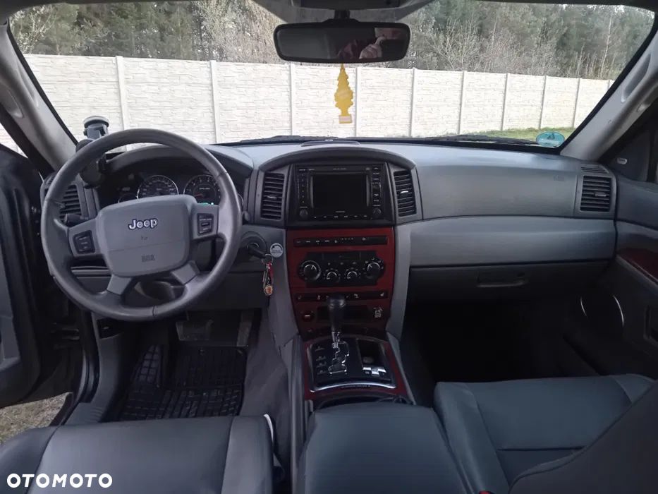 Jeep Grand Cherokee - 30