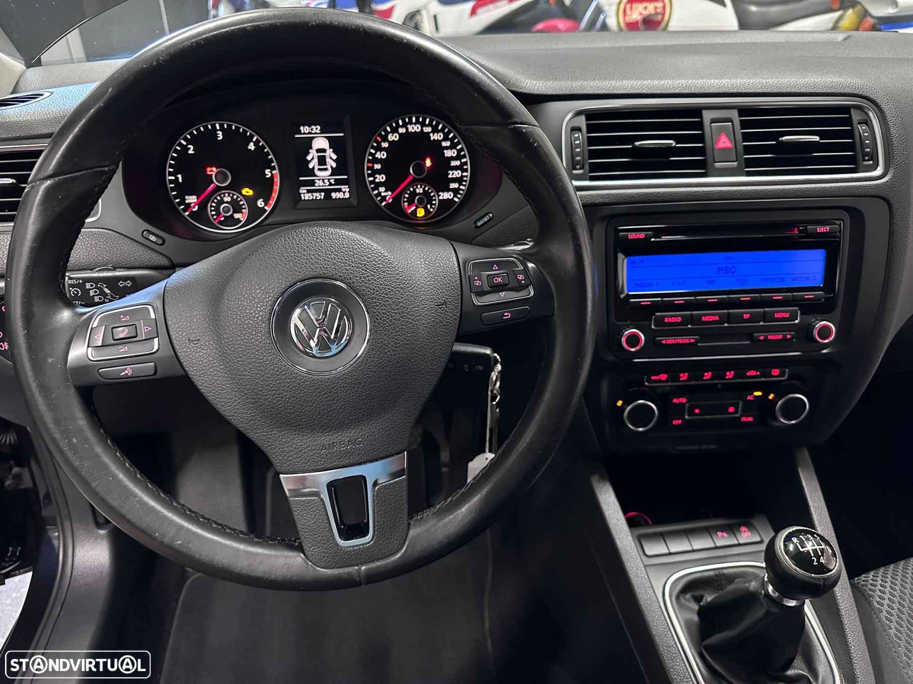 VW Jetta 1.6 TDi Confortline - 14