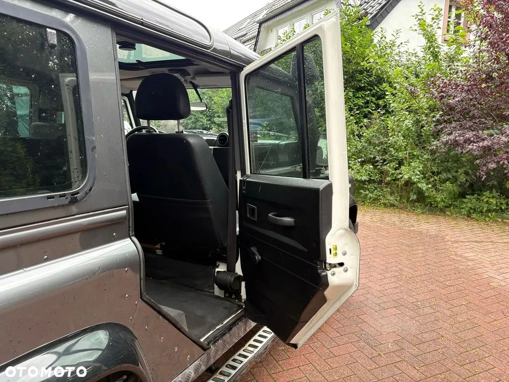 Land Rover Defender 110 SE - 39