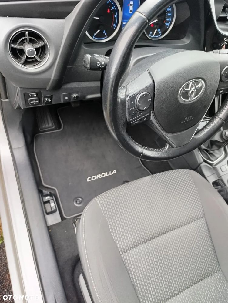 Toyota Corolla 1.6 Classic Plus - 10