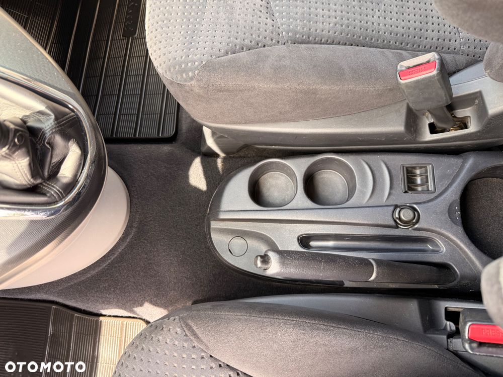 Mitsubishi Grandis 2.0 DI-D 7-Sitzer Intense - 21