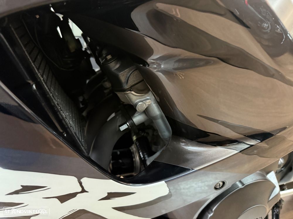 Honda CBR 900 RR - 19