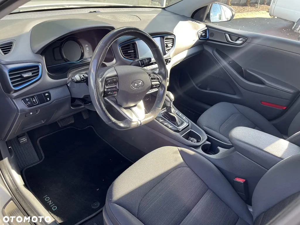 Hyundai IONIQ - 7