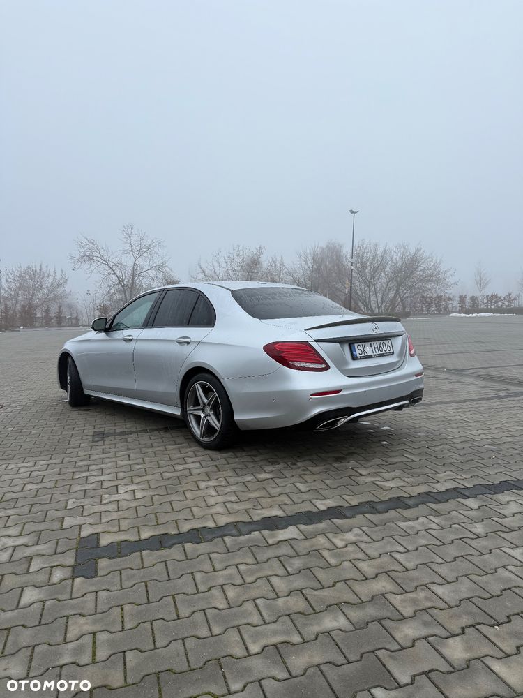 Mercedes-Benz Klasa E 300 9G-TRONIC Exclusive - 2
