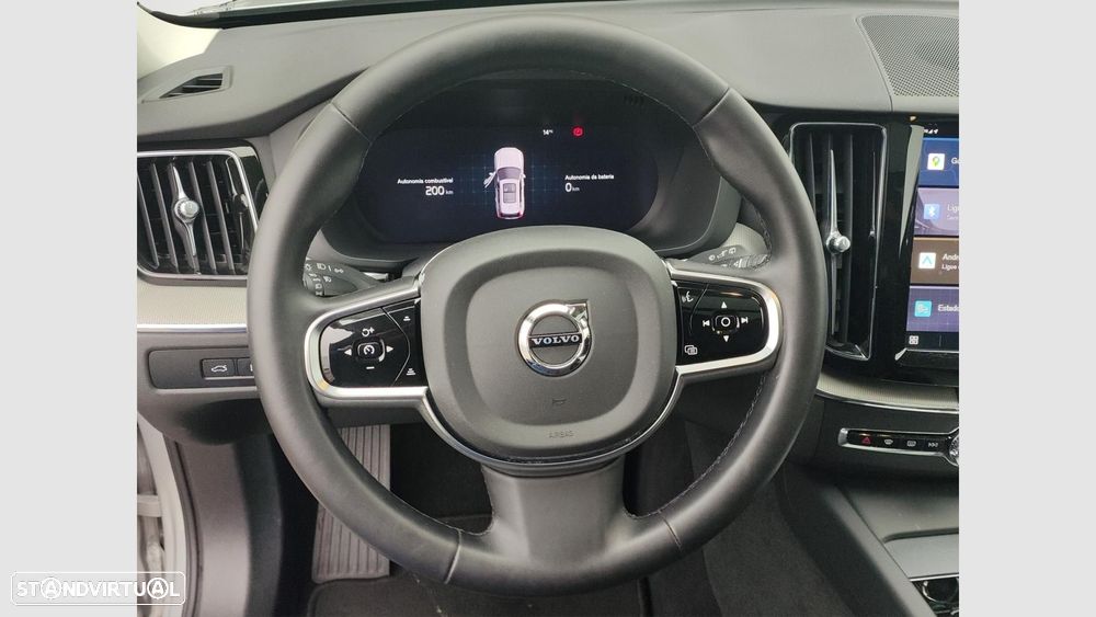 Volvo XC 60 2.0 T6 PHEV Plus Dark AWD — fotografia 12