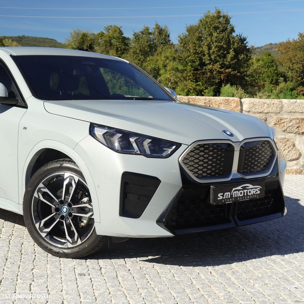 BMW iX2 eDrive20 Pack Desportivo M - 12