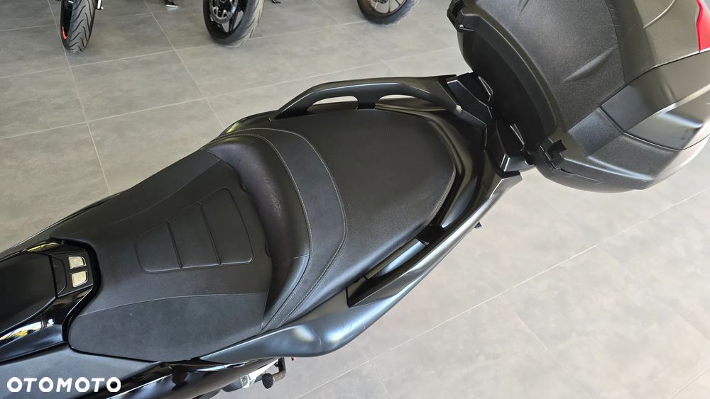 Yamaha Tmax - 22