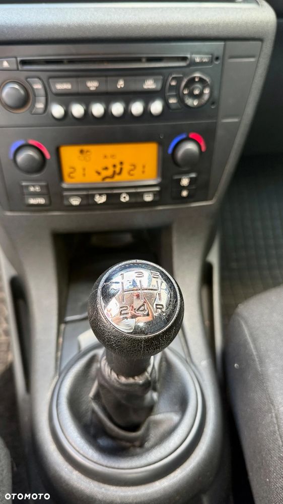 Citroën C4 1.4 16V X - 10