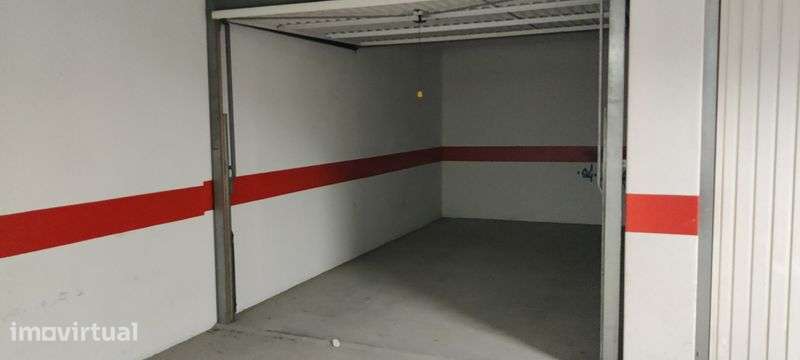 Arrenda-se garagem em box Santiago  do Cacém - Grande imagem: 2/2