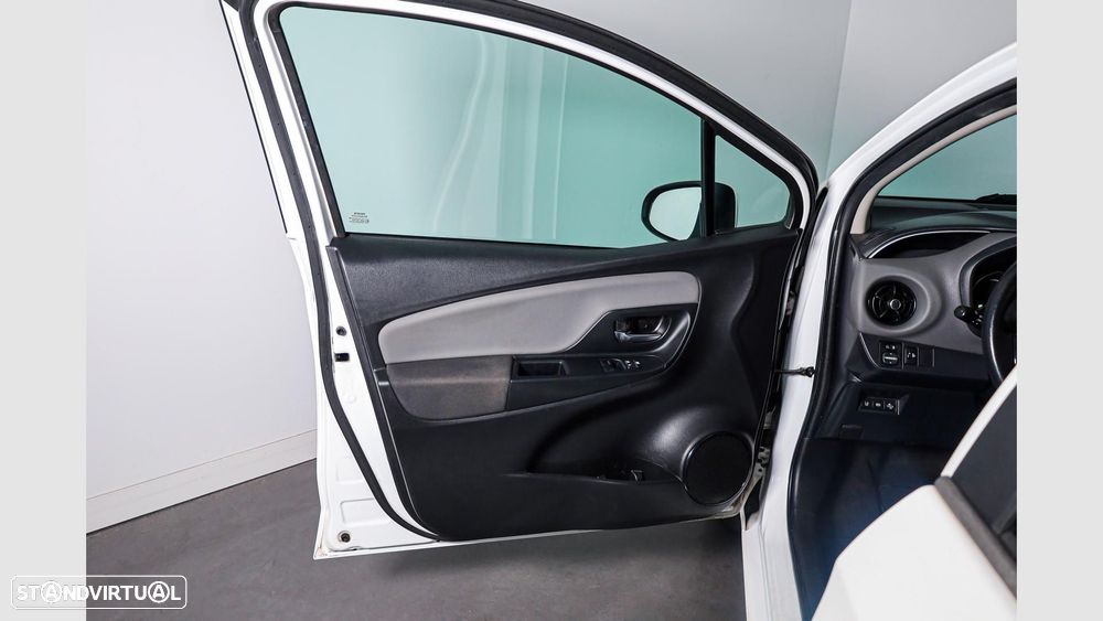 Toyota Yaris — fotografia 9