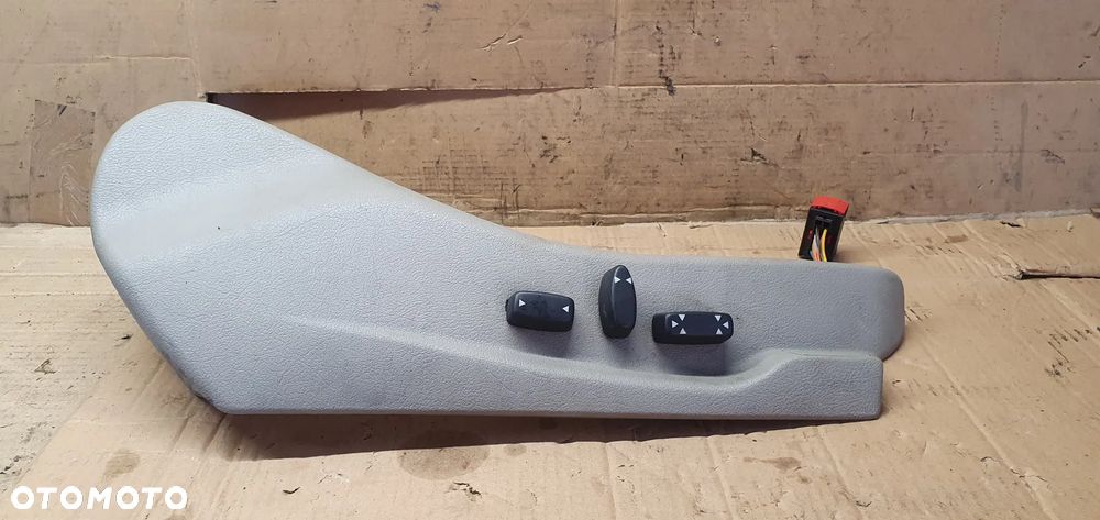 Osłona plastik fotela prawy przód przełącznik regulacji pasażera Citroen C5 9627987277 - 3