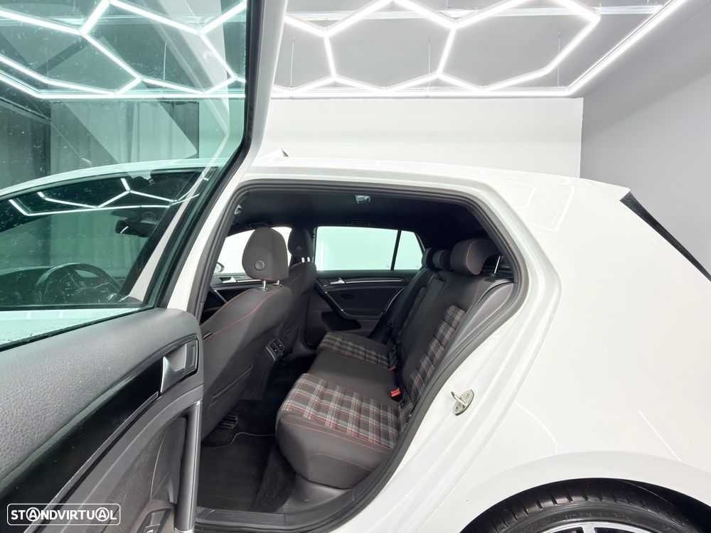 VW Golf 2.0 TSi GTi DSG - 11