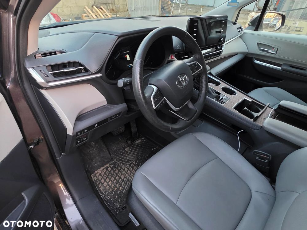 Toyota Sienna - 9